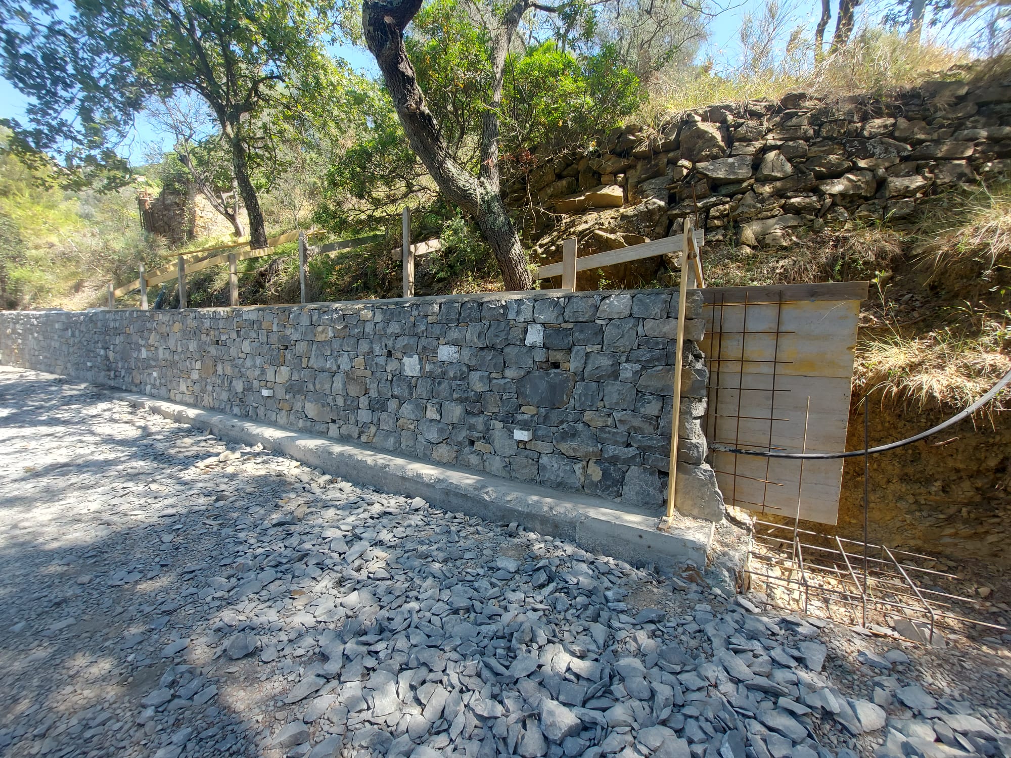 Muro in costruzione